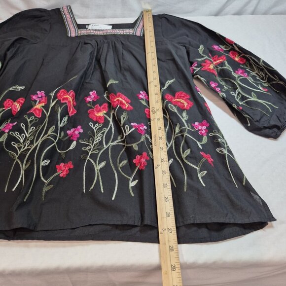 Calessa Women's Size M Floral Peasant Top Black Side Slits Embroidered (53) - Picture 9 of 12